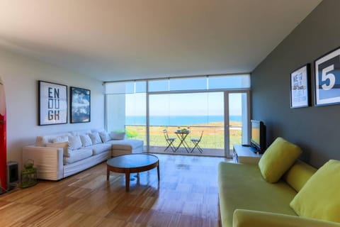Communal lounge/ TV room, Balcony/Terrace, Living room, Sea view