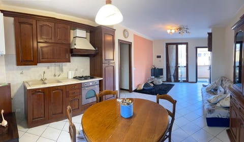 Kitchen or kitchenette, Dining area, stove