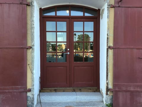 Facade/entrance