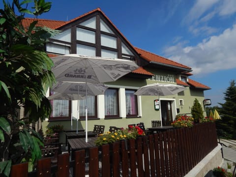 Facade/entrance, Balcony/Terrace