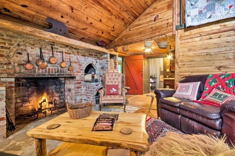 Ginny's Cabin Cabin in Mitchell County