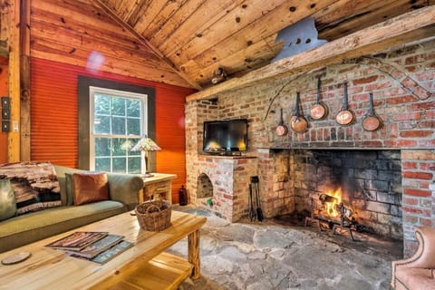 Ginny's Cabin Cabin in Mitchell County