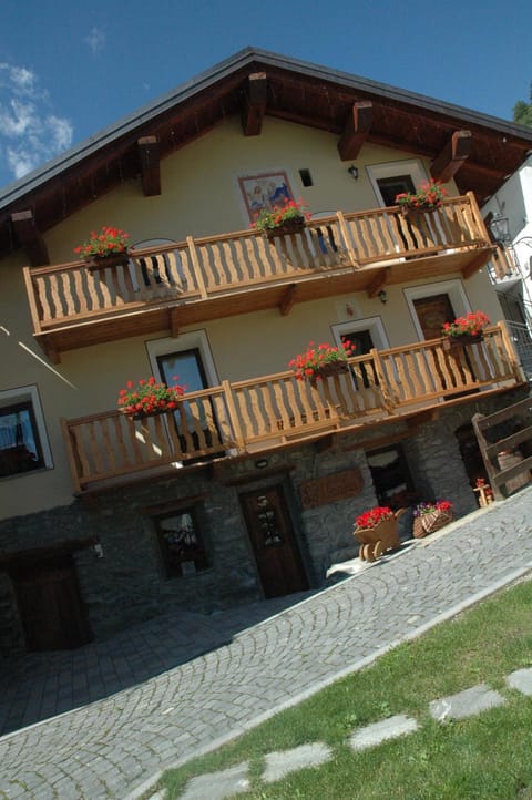 Property building, Day