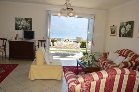 Seating area, Lake view