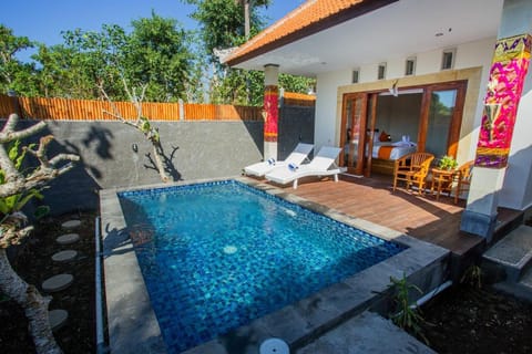 Property building, Patio, Day, Pool view, Swimming pool, sunbed