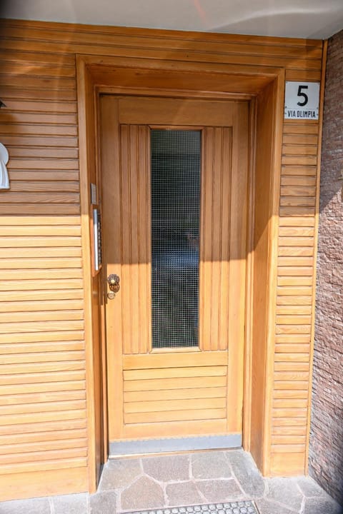 Facade/entrance, Off site