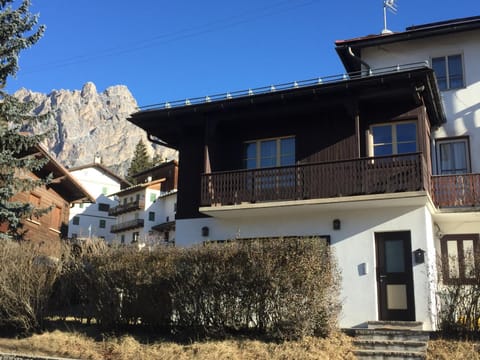 Facade/entrance, Off site