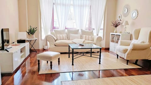 Communal lounge/ TV room, Living room, Lounge or bar