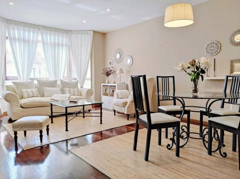 Communal lounge/ TV room, Living room, Lounge or bar, Dining area
