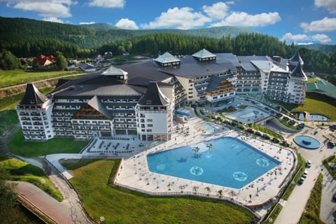 Property building, Swimming pool