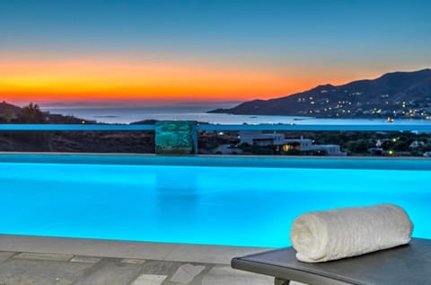 Property building, Summer, Garden, Decorative detail, Garden view, Mountain view, Sea view, Swimming pool, Swimming pool, Sunset