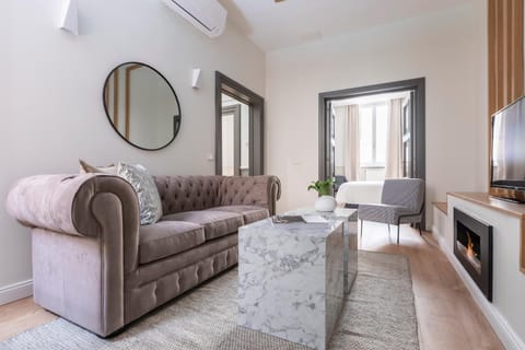 Communal lounge/ TV room, TV and multimedia, Living room, Seating area, Evening entertainment