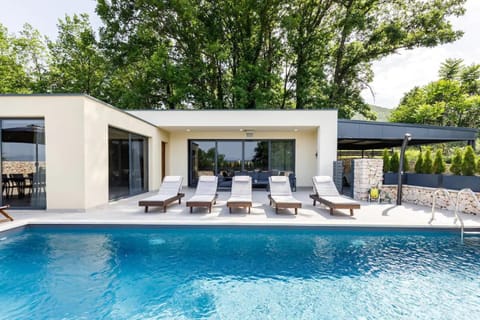 Property building, Patio, Day, Garden, Garden view, Pool view, Swimming pool, sunbed