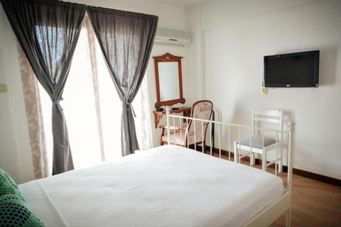 Bed, TV and multimedia