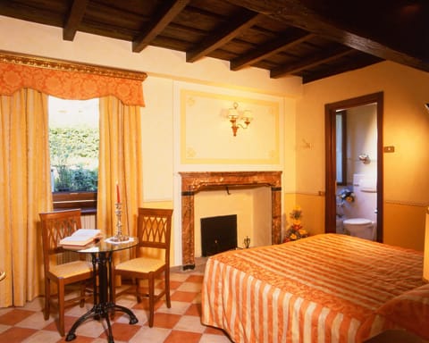 Day, Photo of the whole room