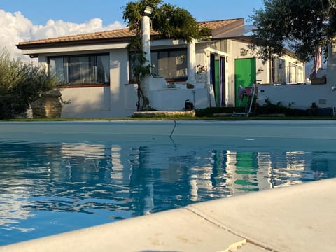Property building, Day, Pool view, Swimming pool