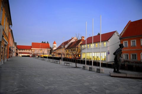Property building, Nearby landmark, Neighbourhood