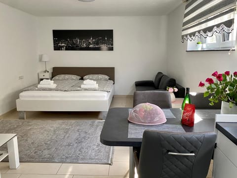 Photo of the whole room, Bedroom