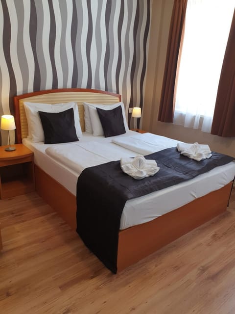 Bed, Bedroom, Garden view, Inner courtyard view