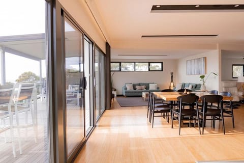 The Cove Bay of Fires House in Binalong Bay