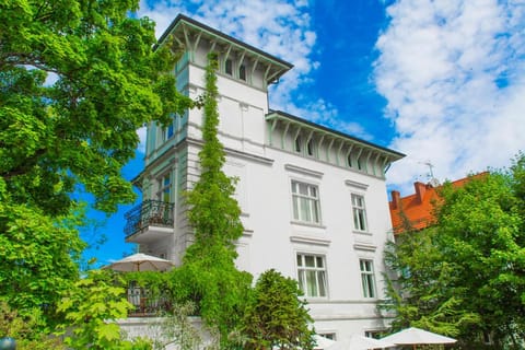 Property building, Day, Summer, Garden, Garden, Garden view
