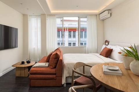 Bed, TV and multimedia, View (from property/room), View (from property/room), Photo of the whole room, Seating area, Dining area, City view, City view, Location, air conditioner, air conditioner