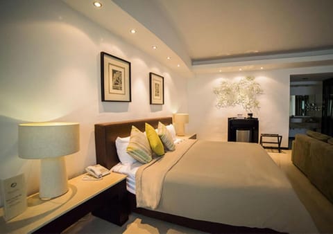 TV and multimedia, Seating area, Bedroom