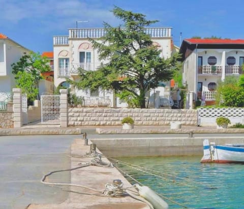 Seafront captain apartment Apartment in Tisno