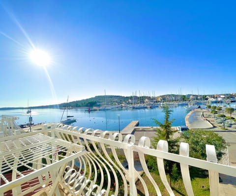 Seafront captain apartment Apartment in Tisno