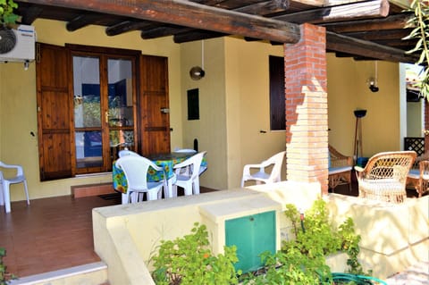 Patio, Facade/entrance