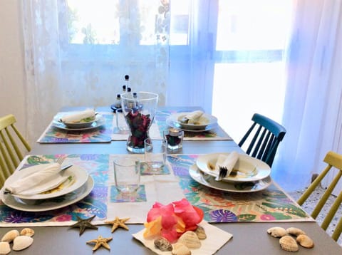 TV and multimedia, Coffee/tea facilities, Balcony/Terrace, Living room, Seating area, Dining area, On site, Family