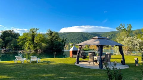 Natural landscape, Garden, Garden, Garden view, River view, Location, hair dresser