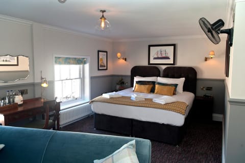 Bed, Photo of the whole room, towels