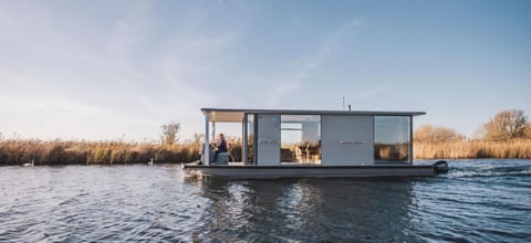 AquaHome - NP de Biesbosch - Bijzonder overnachten op een houseboat! Chalet in Dordrecht