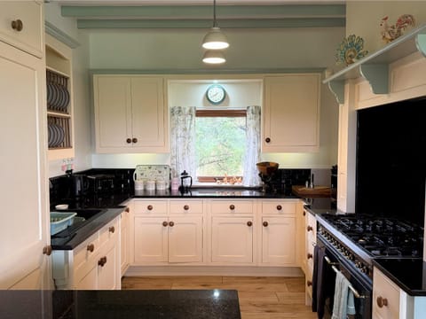 Hartcliffe Retreat House in Borough of Barnsley