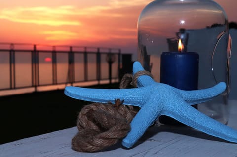 Property building, Balcony/Terrace, Decorative detail, Sea view, Sunset