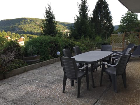 Sous le Château Apartment in Jura