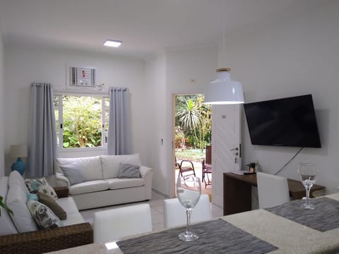 Communal lounge/ TV room, TV and multimedia, Living room