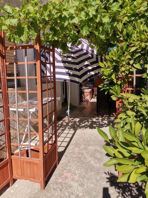 Facade/entrance, Balcony/Terrace
