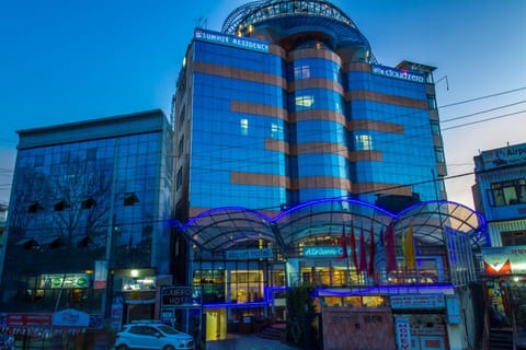 Facade/entrance
