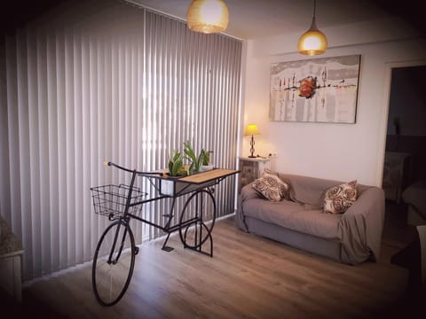 Summer, Seating area