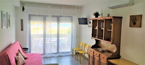TV and multimedia, Living room, Seating area, Dining area, Sea view
