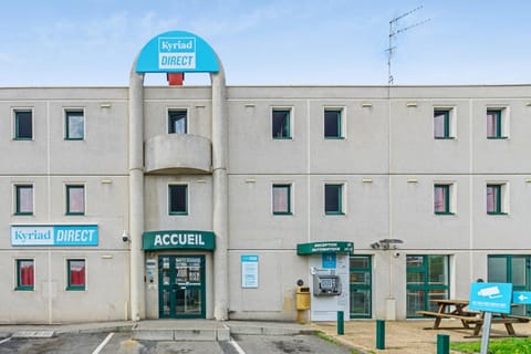 Property building, Facade/entrance, vending machine
