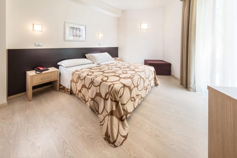 Day, Photo of the whole room