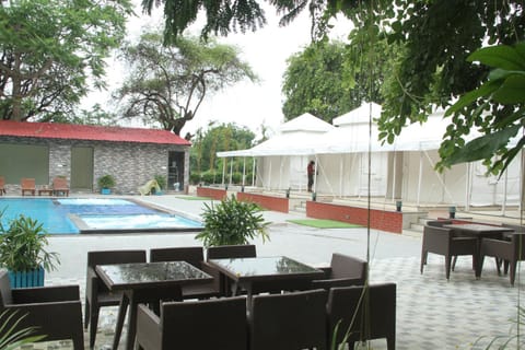 Swimming pool