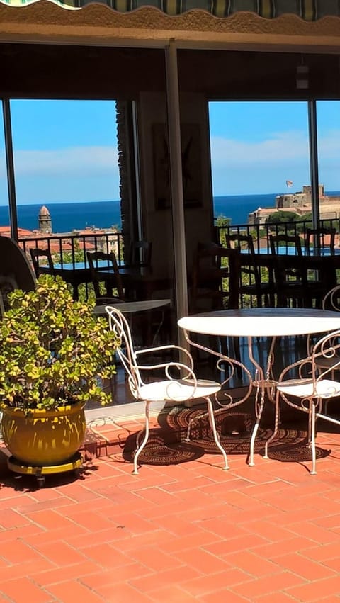 Patio, Natural landscape, View (from property/room), Balcony/Terrace, Lounge or bar, Seating area, Dining area, City view, City view, Landmark view, Landmark view, Mountain view, Mountain view, Sea view, Sea view