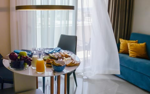 Food and drinks, Food, Breakfast, Continental breakfast