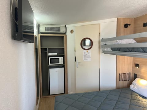 Bed, TV and multimedia, Bedroom, bunk bed, wardrobe