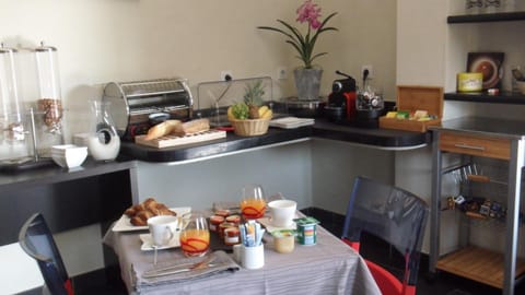 Restaurant/places to eat, Food, Continental breakfast, Buffet breakfast