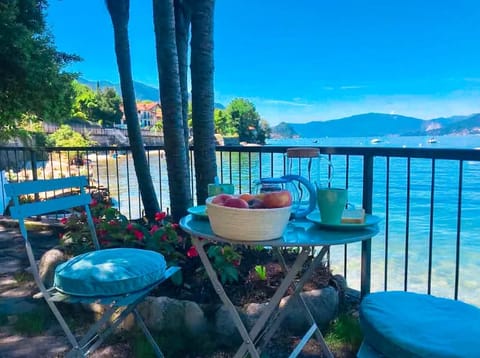 Balcony/Terrace, Lake view, Mountain view